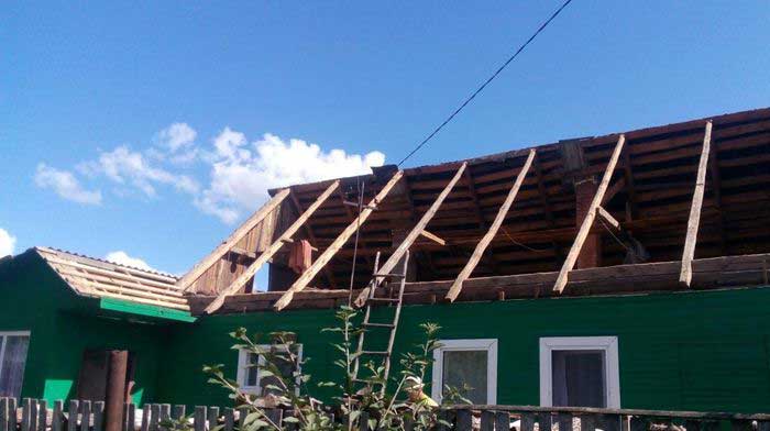 демонтаж крыши деревянного дома